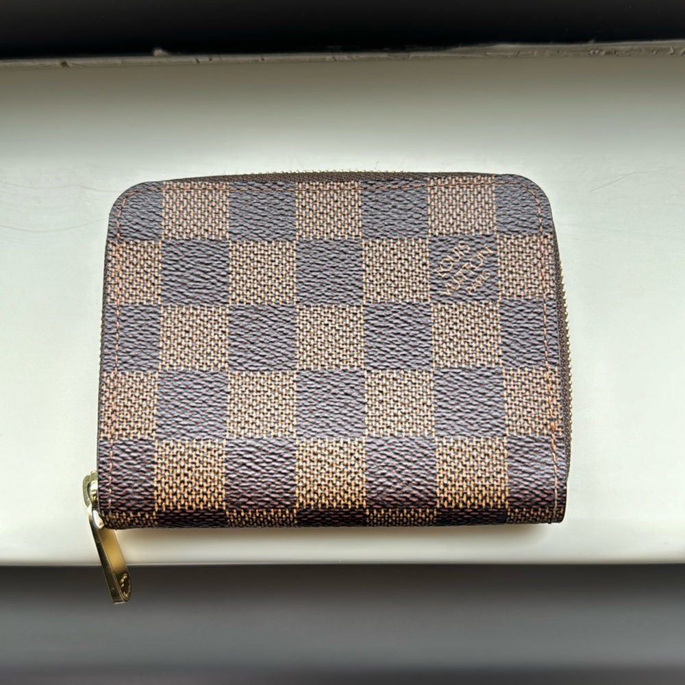 PRE LOVED  LOUIS VUITTON ZIPPY COIN PURSE - DAMIER EBENE